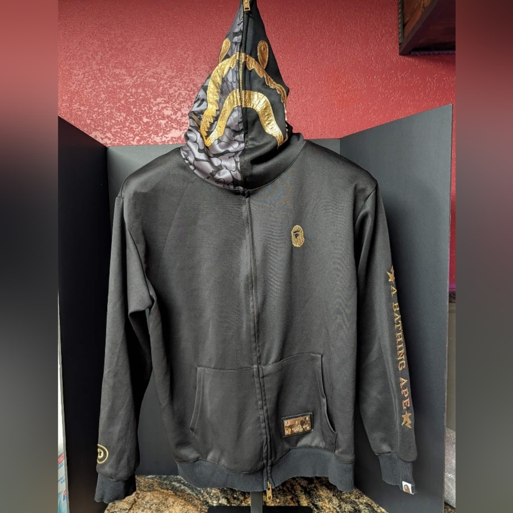 Black and Gold Men's A Bathing Ape Hoodie Size Large Unisex